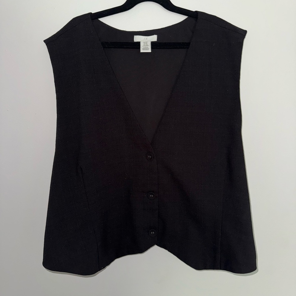 Black Sleeveless Button-Up Top/vest